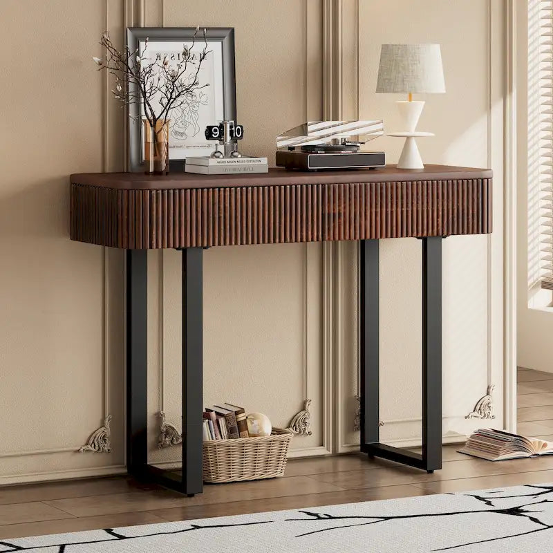 Console d'entrée moderne en bois massif avec motif cannelé et rangement