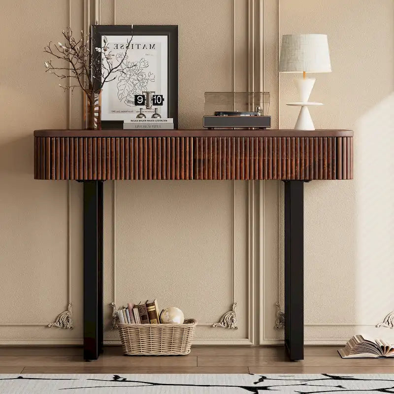 Console d'entrée moderne en bois massif avec motif cannelé et rangement