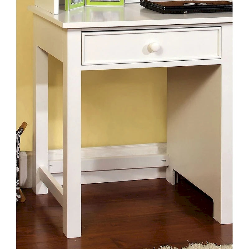 Bureau en bois avec quatre tiroirs